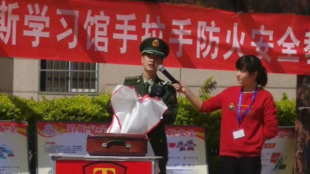 滨河北里社区与托马斯学习馆黄村校手拉手防火讲座活动